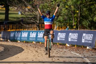 Helene Clauzel wins her fifth race in a row in the Charm City CX